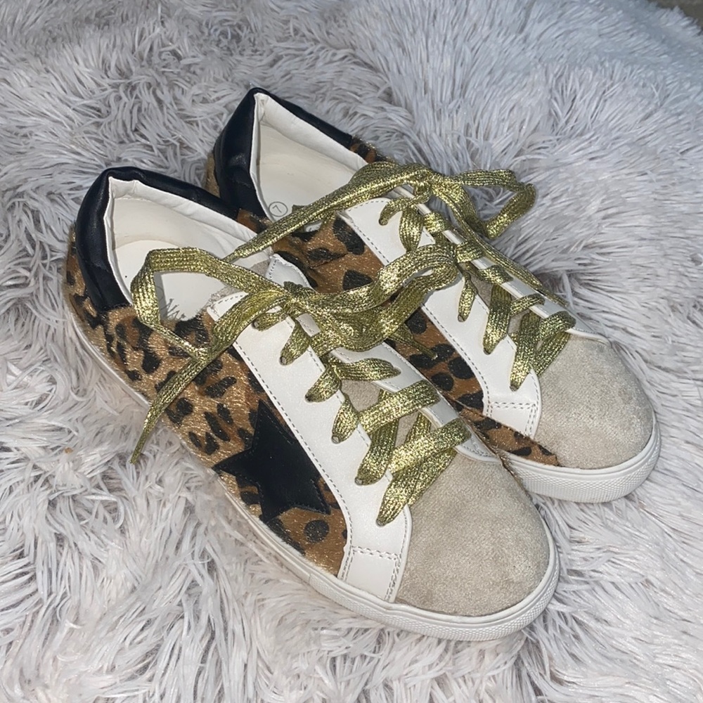 Cheetah sneakers w/ stars